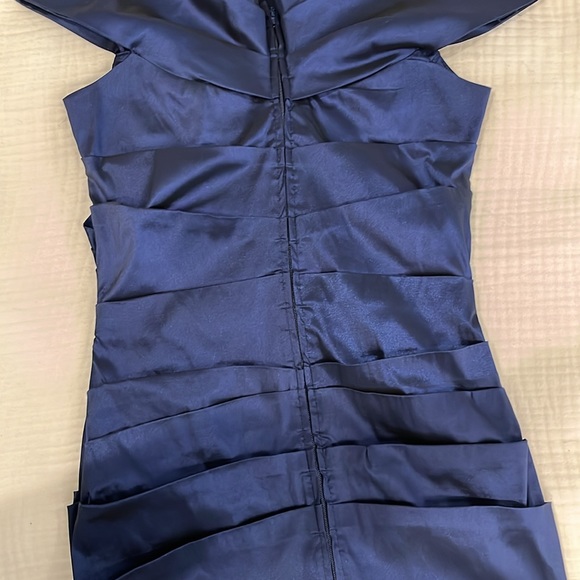 Ricki Freeman Off-Shoulder Ruched Taffeta Gown Size 2 - Picture 5 of 10